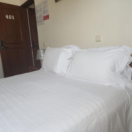 Sunny House Hostel Lagos Ngoại thất bức ảnh