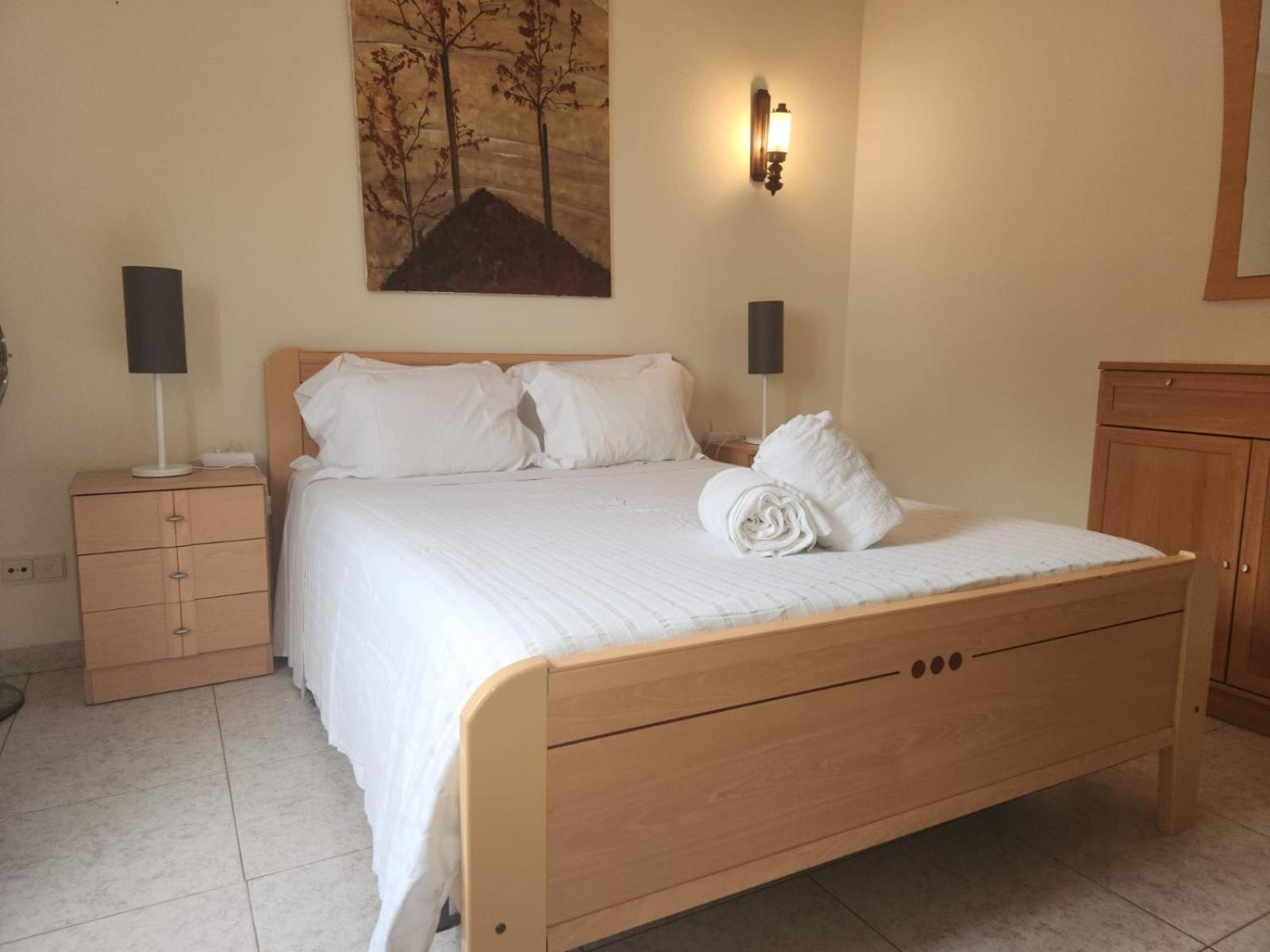 Sunny House Hostel Lagos Ngoại thất bức ảnh