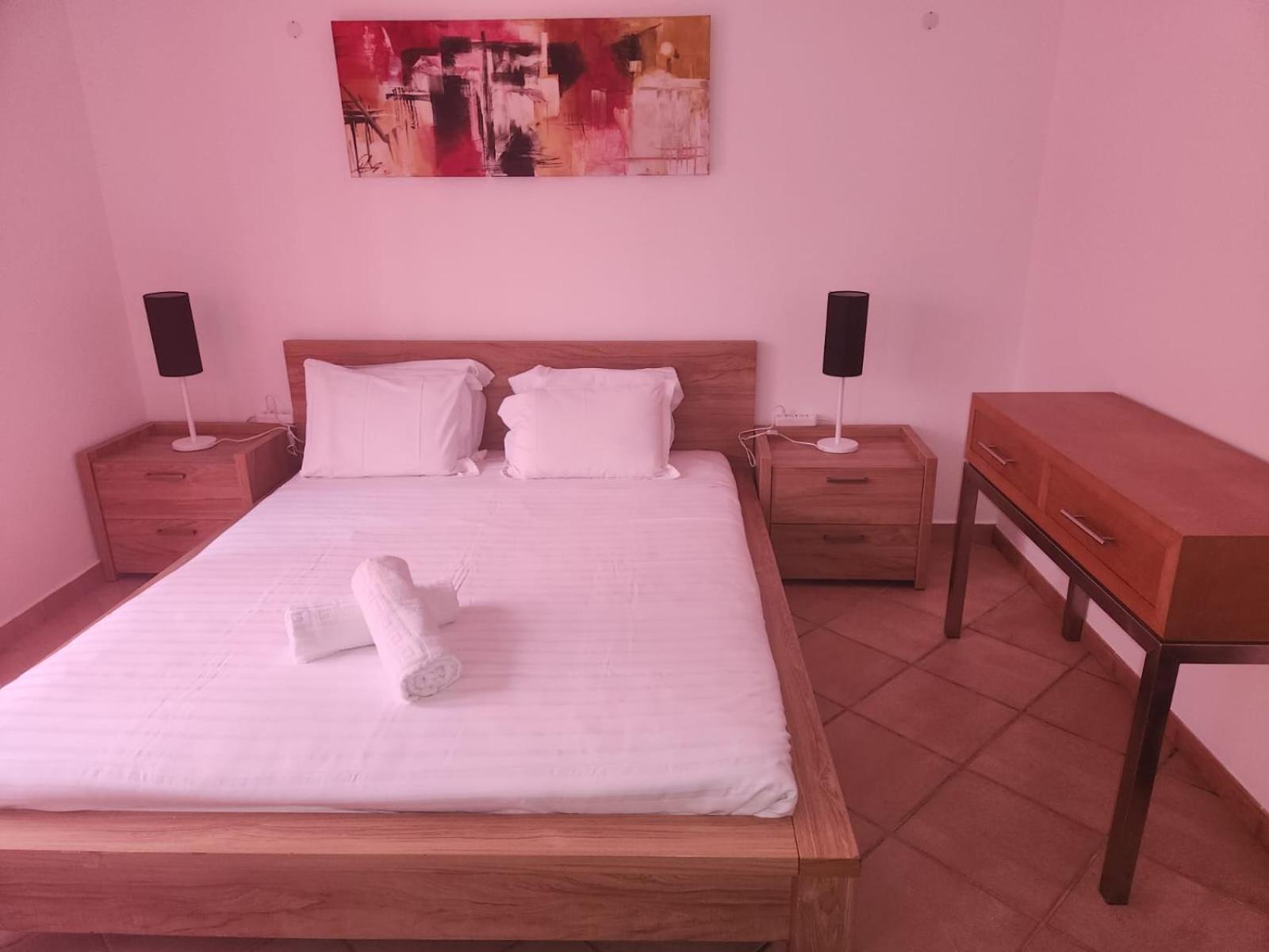 Sunny House Hostel Lagos Ngoại thất bức ảnh