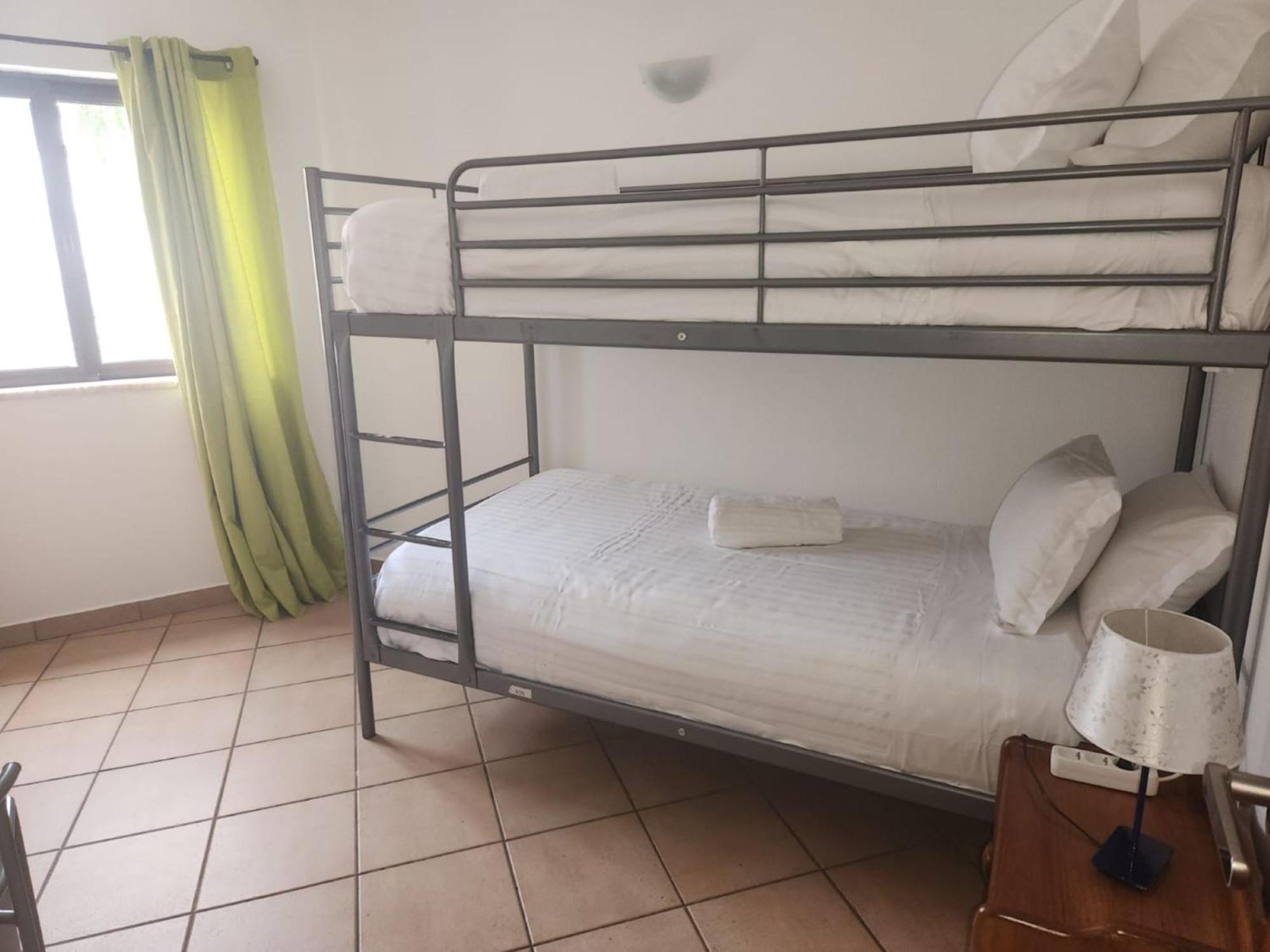 Sunny House Hostel Lagos Ngoại thất bức ảnh