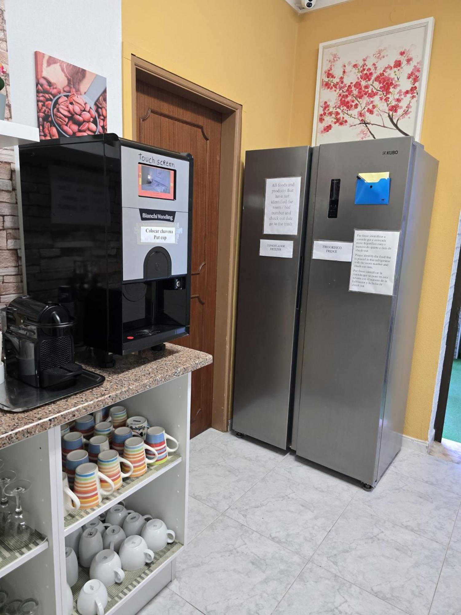 Sunny House Hostel Lagos Ngoại thất bức ảnh