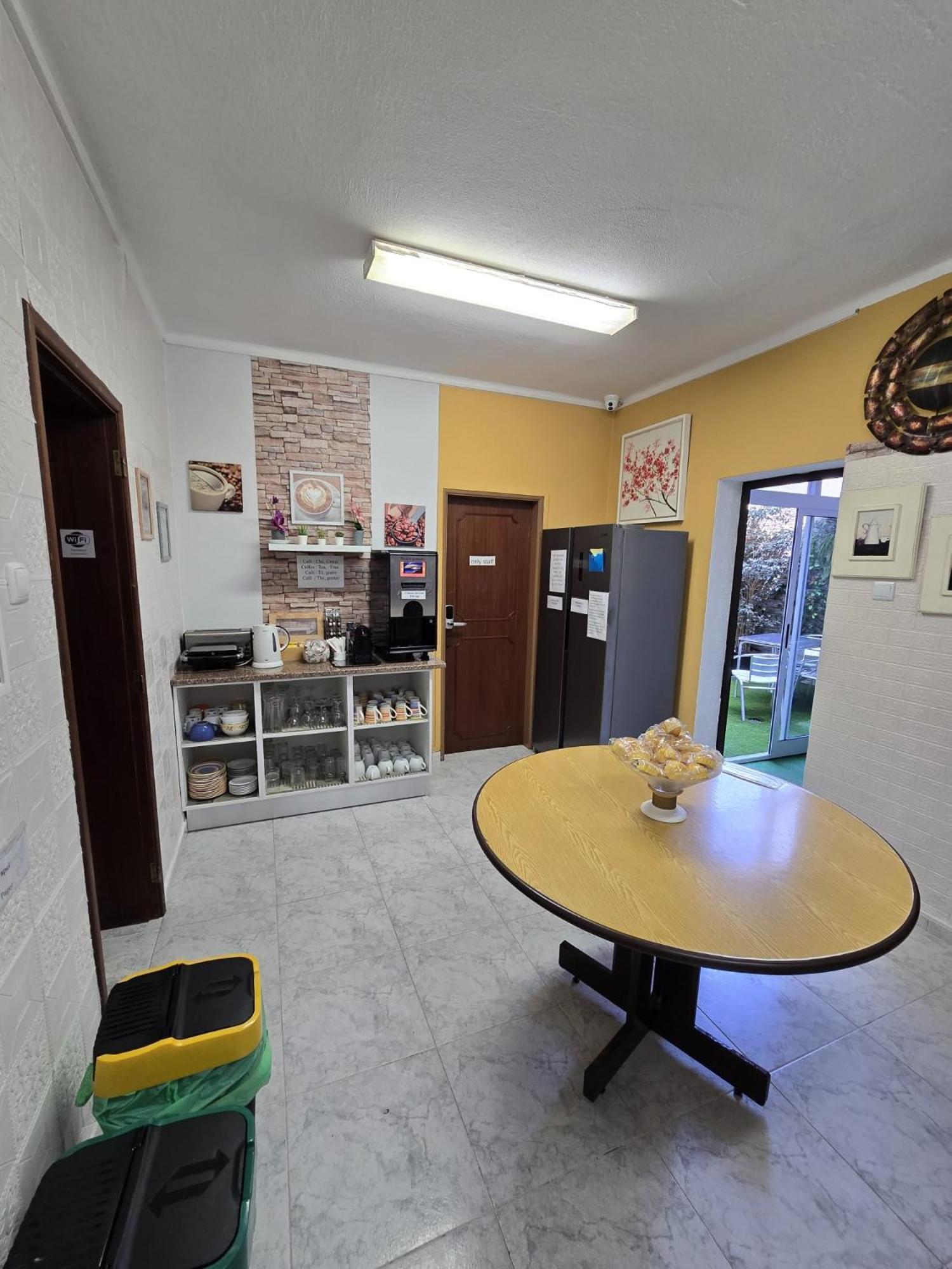 Sunny House Hostel Lagos Ngoại thất bức ảnh