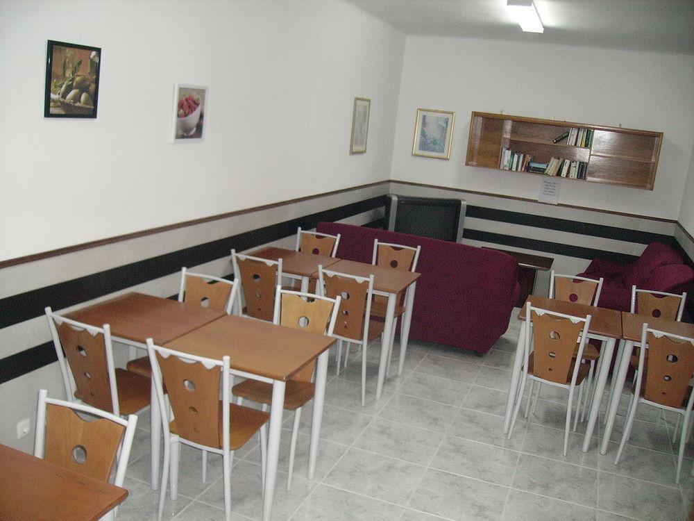 Sunny House Hostel Lagos Ngoại thất bức ảnh