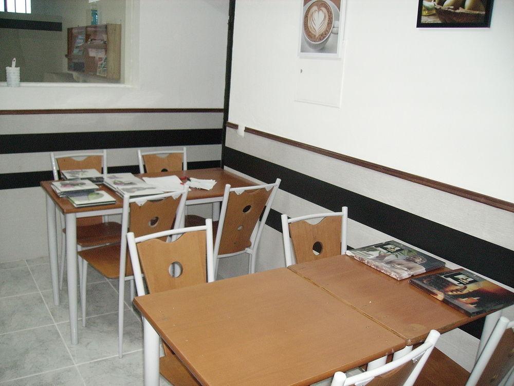 Sunny House Hostel Lagos Ngoại thất bức ảnh