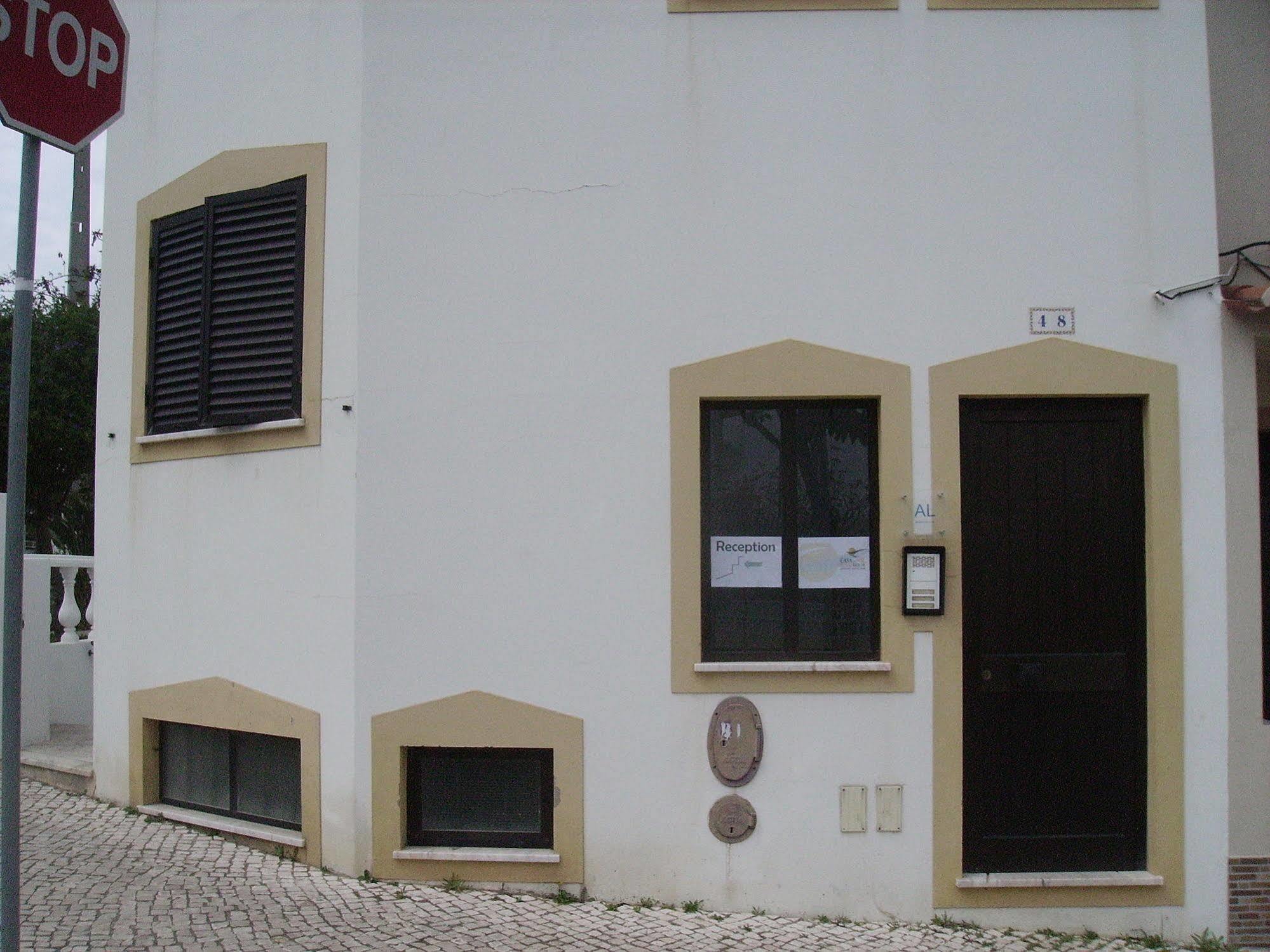 Sunny House Hostel Lagos Ngoại thất bức ảnh