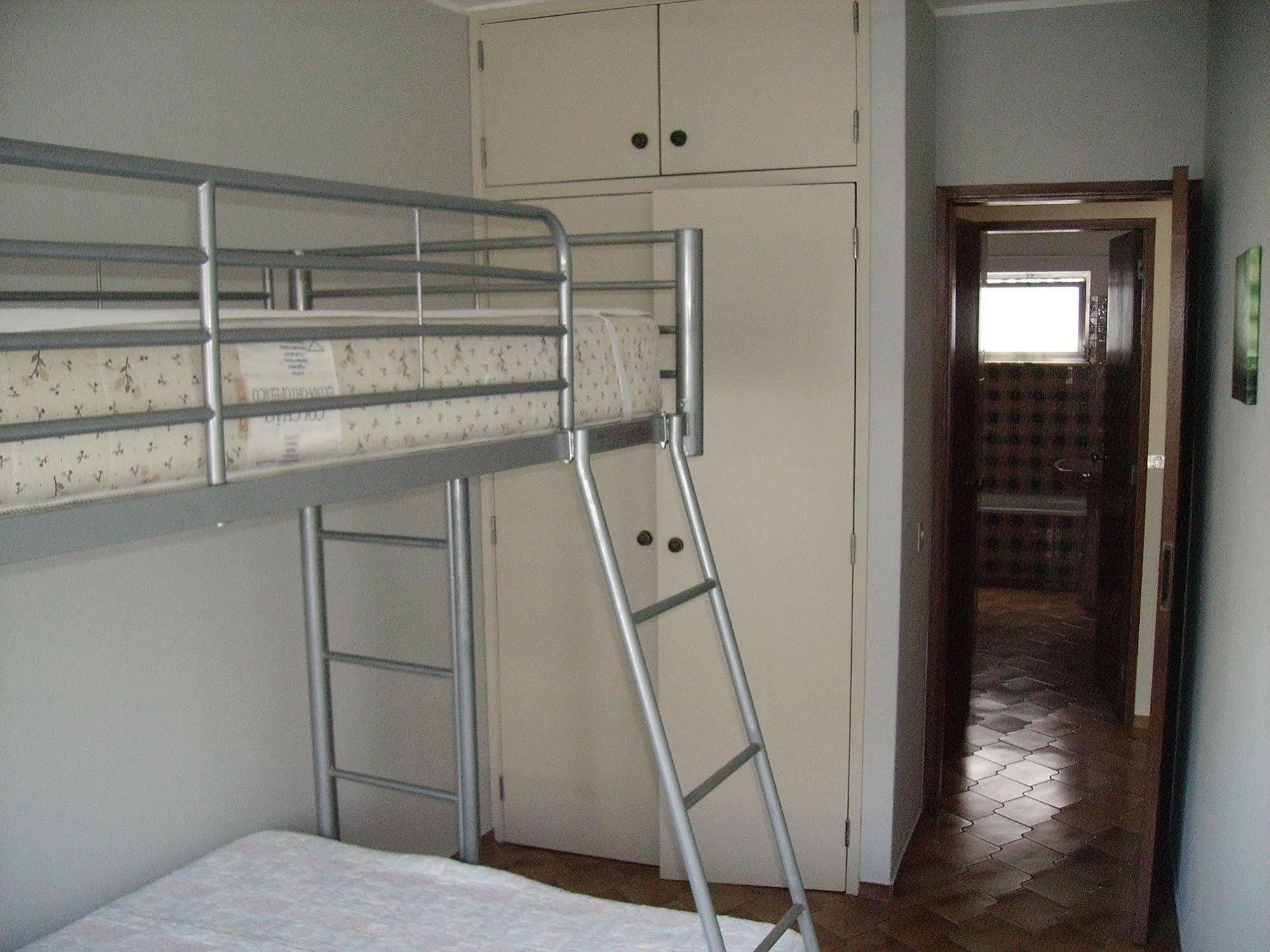 Sunny House Hostel Lagos Ngoại thất bức ảnh
